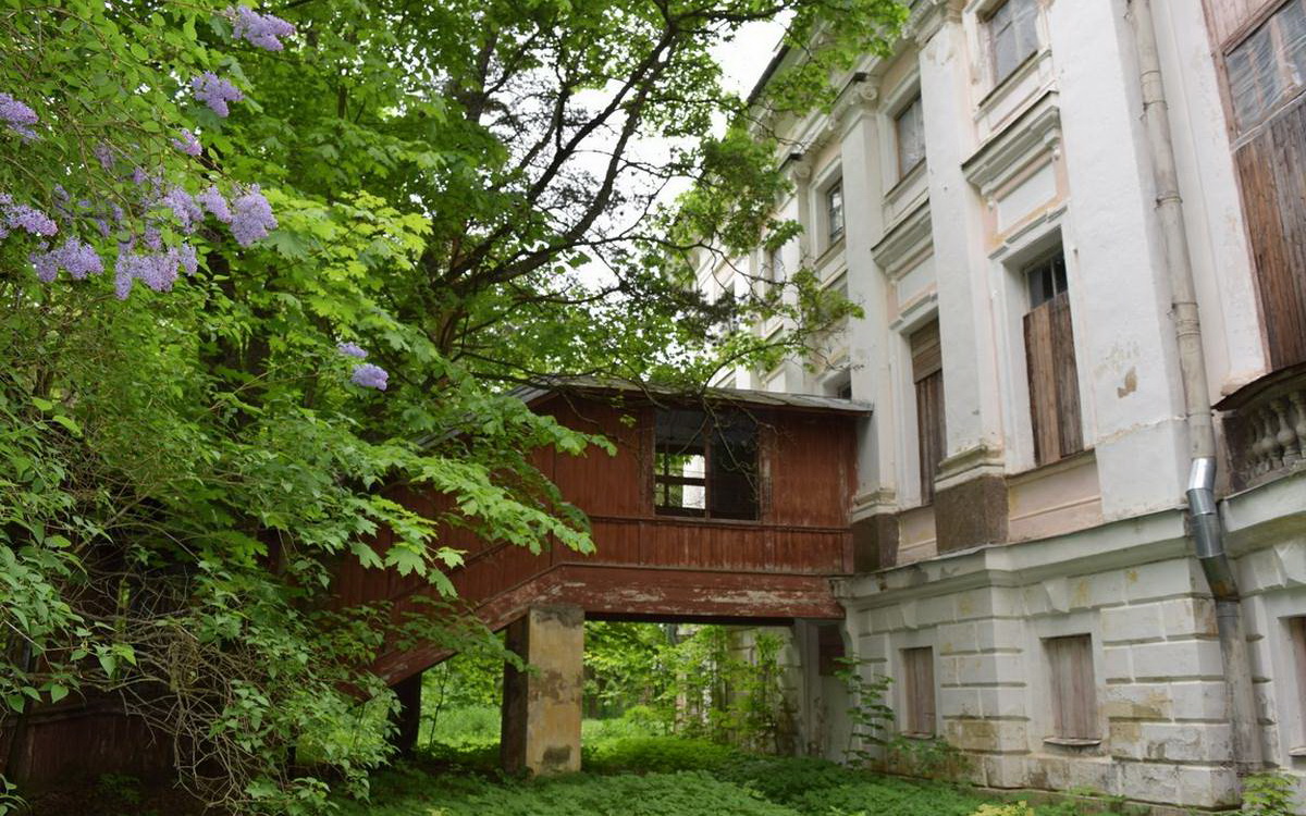 Как выглядят заброшенные усадьбы в России: краткий экскурс в архитектуру XVIII-XIX вв.