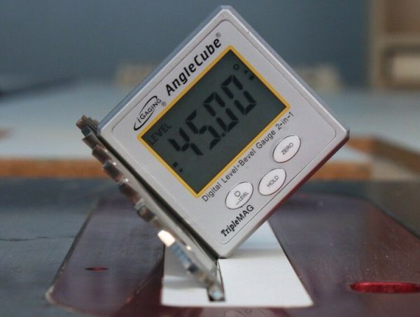 Электронный (цифровой) угломер