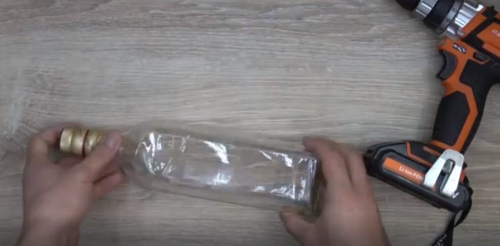 Делаем бюджетный новогодний светильник из бутылки