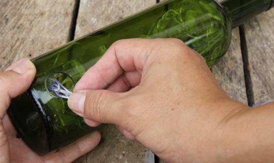 Делаем бюджетный новогодний светильник из бутылки