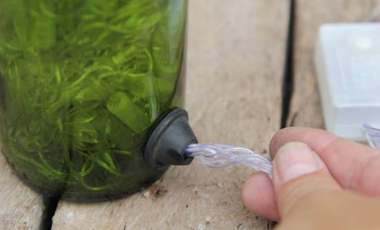 Делаем бюджетный новогодний светильник из бутылки