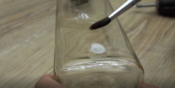 Делаем бюджетный новогодний светильник из бутылки