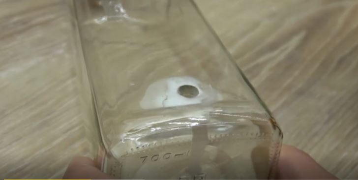 Делаем бюджетный новогодний светильник из бутылки