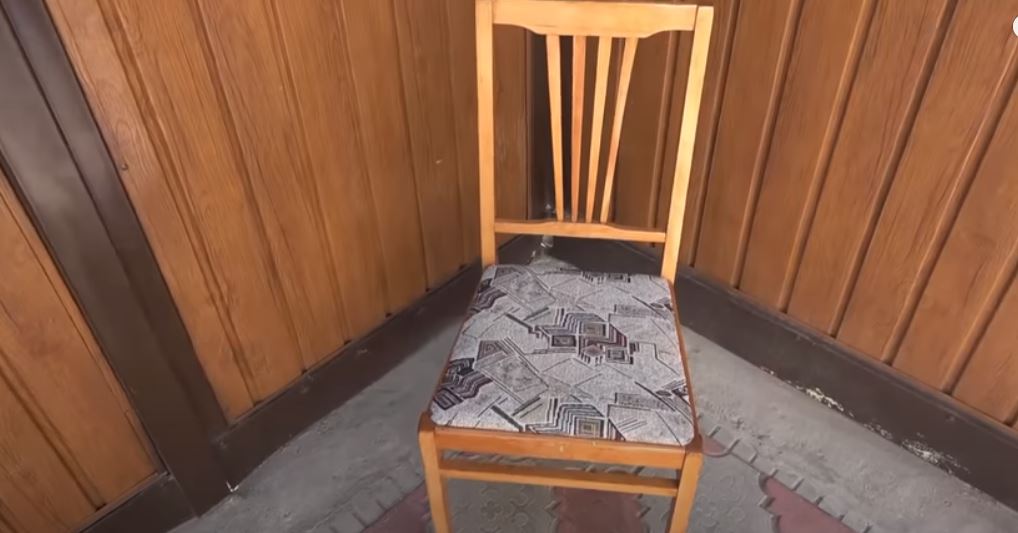 Отреставрированный старый стул