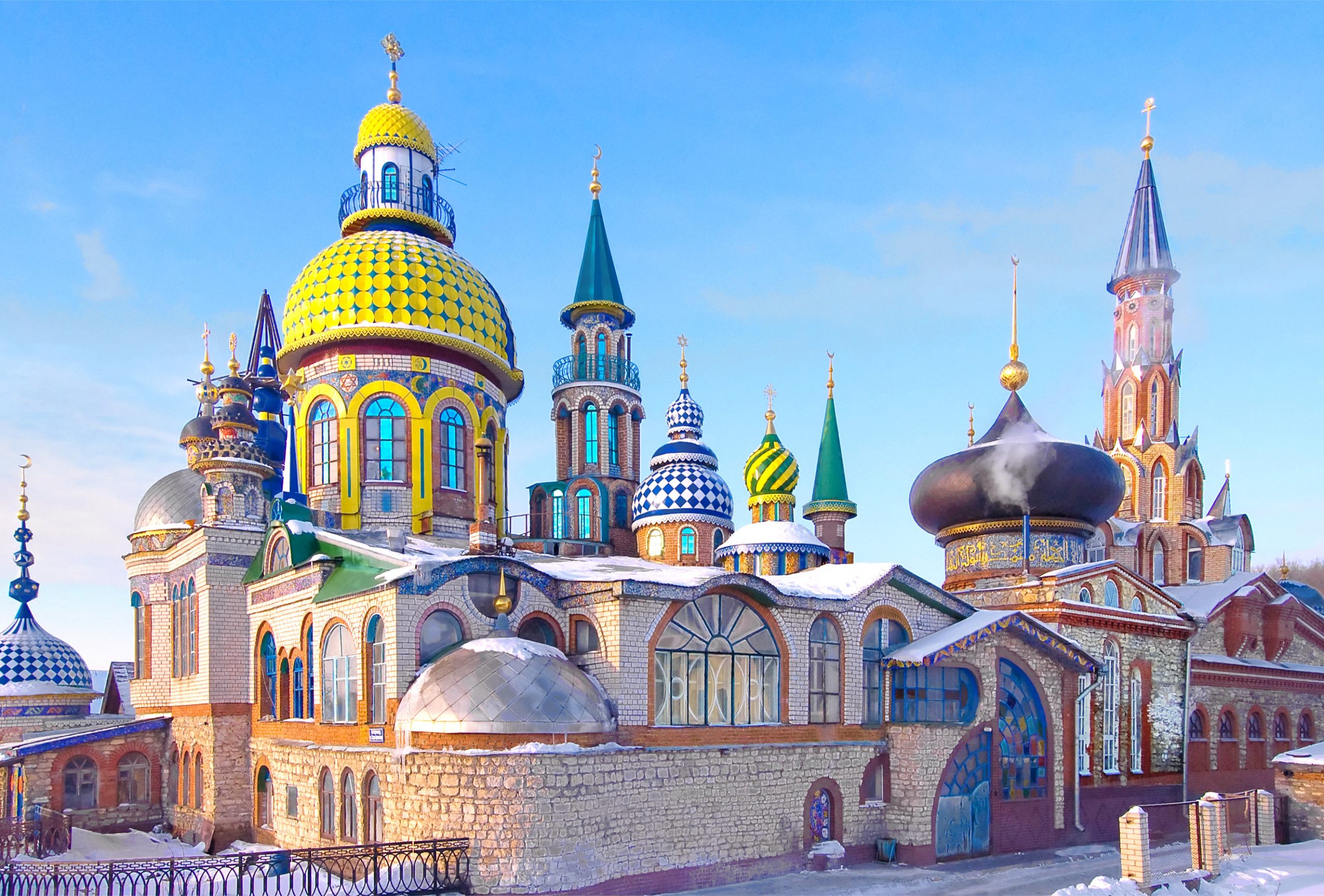 10 необычных зданий России