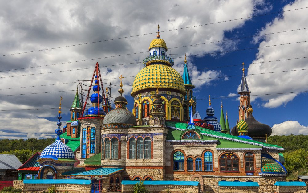 10 необычных зданий России
