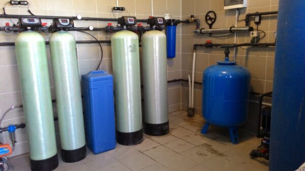 Обзор лучших фильтров для очистки воды из скважины от железа и извести для частного дома и дачи
