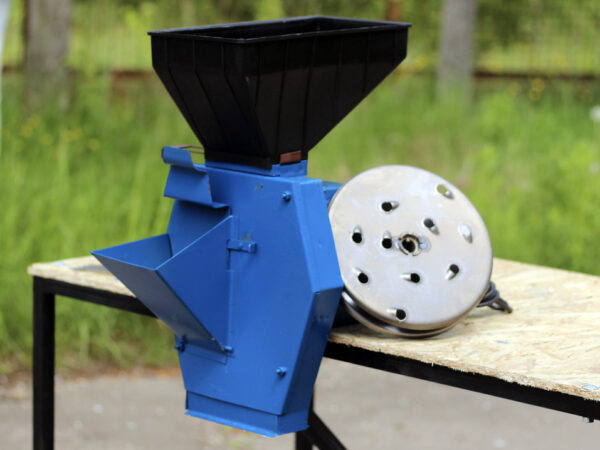 Зернодробилка дисковая