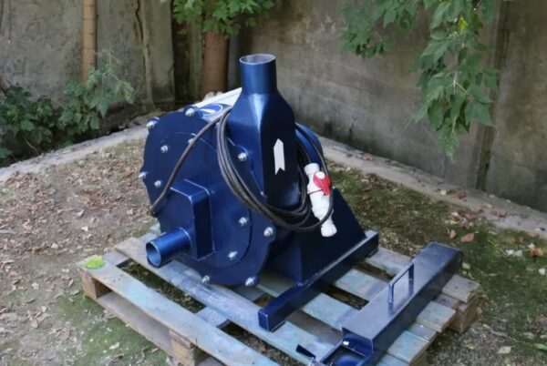 Зернодробилка пневматическая