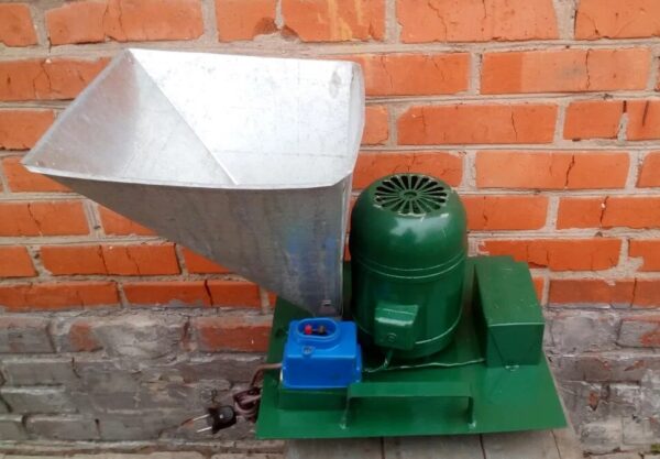 Зернодробилка роторная